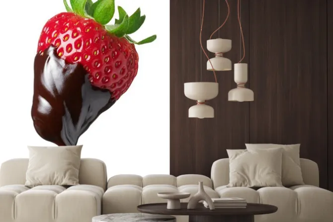 Naklejka: Apetyczna truskawka zanurzona w czekoladzie