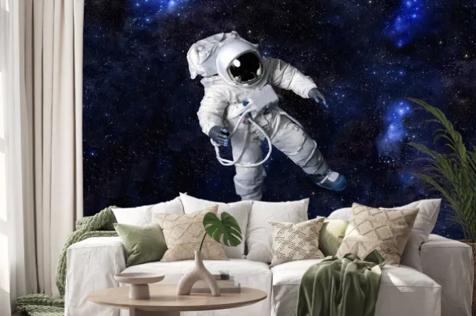 Naklejka: Astronauta pływających w ciemnej przestrzeni.