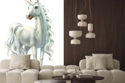 Naklejka: Biały jednorożec z bujną grzywą i długim ogonem