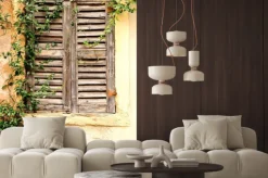 Naklejka: Bluszcz na starej drewnianej okiennicy