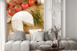 Naklejka: Camembert z czosnkiem, pieprzem, pomidorów i tymianku na brązowym