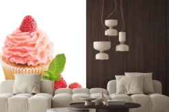 Naklejka: Cupcake z malin świeżych owoców samodzielnie na białym tle