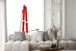 Naklejka: Czerwone narty wbite w śnieg