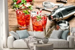 Naklejka: Czerwony napój z lodem. narzędzia do przygotowywania cocktail