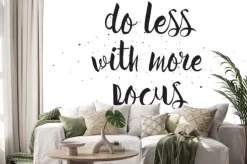 Naklejka: Czy mniej więcej ostrości z napisem. kartkę z życzeniami z kaligrafii.