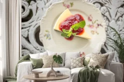 Naklejka: Deser - sernik z sosem jagody i zielonej mięty, widok z góry