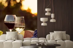 Naklejka: Dwa kieliszki do białego i czerwonego wina