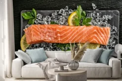 Naklejka: Filet z łososia podany na czarnym kamieniu