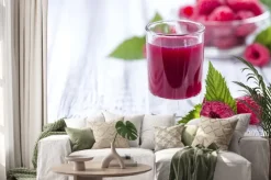 Naklejka: Glass with raspberry liqueur