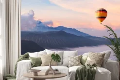 Naklejka: Górska panorama z lecącym balonem