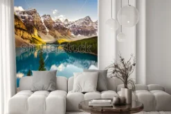 Naklejka: Górskie jezioro i ośnieżone szczyty gór