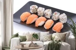 Naklejka: Japoński zestaw sushi na czarnej płycie