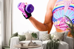 Naklejka: Kobieta z hantlami zbliżenie