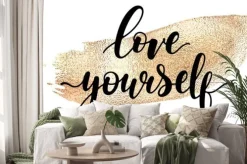 Naklejka: Kochaj siebie - czarny napis odręczny napis ze złotym rozmazem