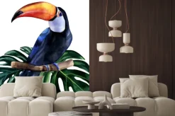 Naklejka: Kolorowy tukan na liściach monstery