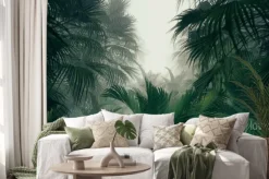 Naklejka: Korony drzew w tropikalnej mglistej dżungli