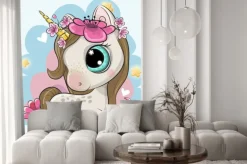 Naklejka: Kreskówka jednorożec z kwiatami na niebieskim tle