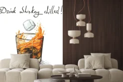 Naklejka: Lód spada w whisky