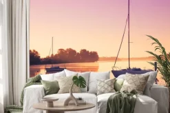 Naklejka: Małe łodzie żaglowe odzwierciedlenia w spokojnej wodzie podczas