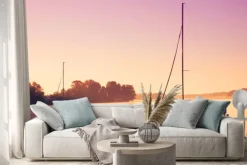 Naklejka: Małe łodzie żaglowe odzwierciedlenia w spokojnej wodzie podczas