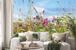 Naklejka: Malownicza łąka z kwiatami polnymi