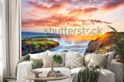 Naklejka: Malowniczy zachód słońca nad krajobrazami i wodospadami. kirkjufell