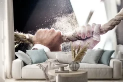 Naklejka: Man holding crossfit rope