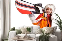 Naklejka: Młoda kobieta stojąca z snowboard izolowane na białym