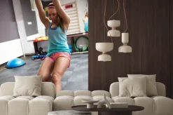 Naklejka: Młode samice na siłowni pracuje na jej brzucha na trx