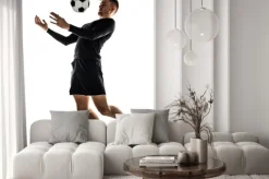 Naklejka: Młody blondyn playing football