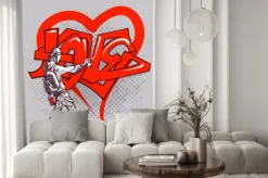 Naklejka: Młodzieniec pisze słowo "love"