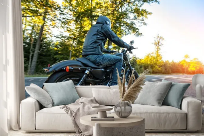 Naklejka: Motocyklista jazda chopper na drodze