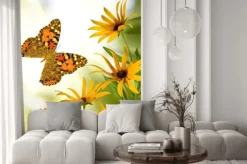 Naklejka: Motyl i kwiaty w ogrodzie zbliżeniu