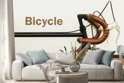 Naklejka: Niektóre stary rower na białej ścianie z miejsca na słowo na