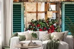 Naklejka: Okienko z otwartymi okiennicami