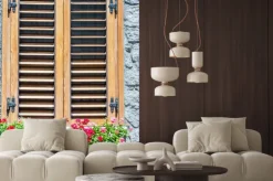 Naklejka: Okno z drewnianymi okiennicami