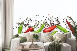 Naklejka: Ostre papryczki i ziarna pieprzu na białym tle