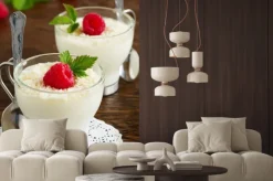 Naklejka: Panna cotta z malinami i kokosa.