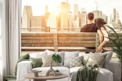 Naklejka: Para relaks na ławce w nowym jorku przed panoramę na słońcu