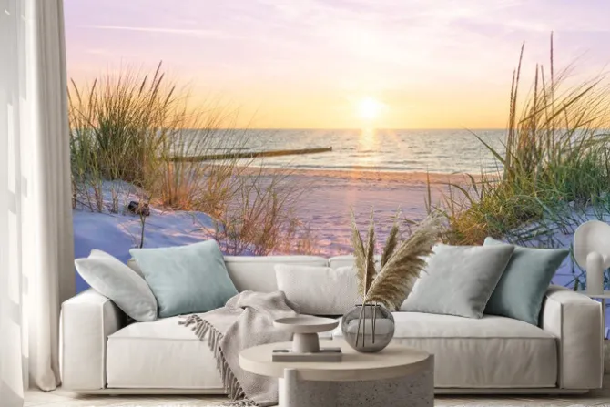 Naklejka: Piaszczysta plaża z widokiem na morze o zachodzie słońca