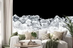 Naklejka: Pokruszone kostki lodu na ciemnym tle