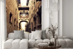 Naklejka: Łuk między budynkami w barcelonie