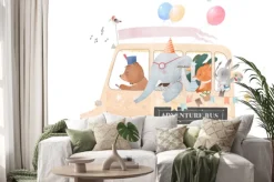 Naklejka: Urocze zwierzątka z balonami w autobusie