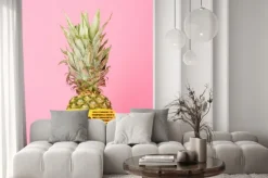 Naklejka: Zabawny i smaczny ananas w okularach przeciwsłonecznych na różowym