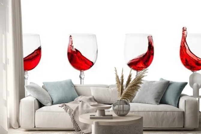 Naklejka: Zestaw kieliszków z odpryskami wina na białym powrotem