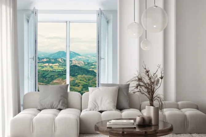 Naklejka: Zielone góry za otwartym oknem