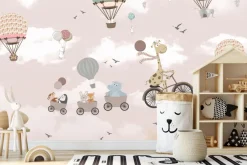 Naklejka: Zwierzątka w pojazdach i balony na tle różowego nieba