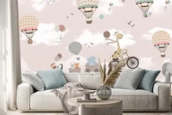 Naklejka: Zwierzątka w pojazdach i balony na tle różowego nieba