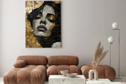 Obraz: Abstrakcyjny portret kobiety ze złotem w stylu mozaiki