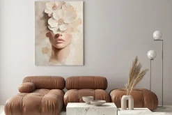 Obraz: Abstrakcyjny portret kobiety z kwiatami w stylu glamour